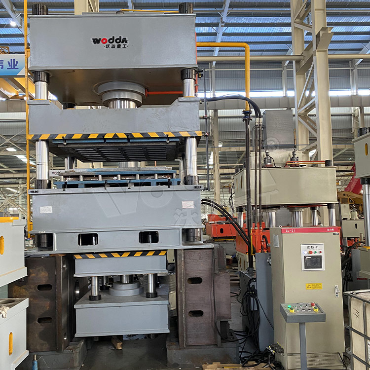 400噸拉伸液(ye)壓機帶液(ye)壓墊