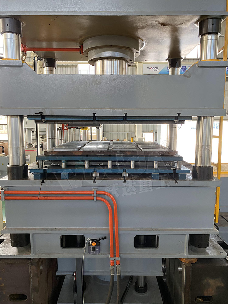 400噸拉伸(shen)機（工作台(tai)及液壓墊(nian)）