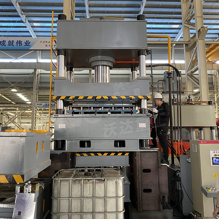 400噸(dun)拉伸機調(diao)試