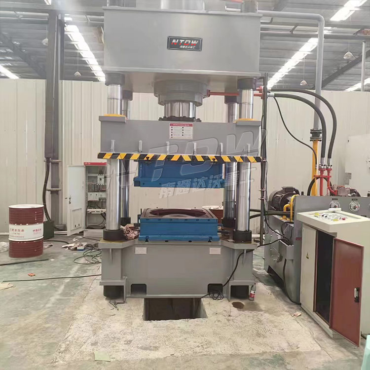 400噸(dun)不鏽鋼(gang)水箱拉(la)伸液壓(ya)機 400噸不(bu)鏽鋼水(shui)箱拉伸(shen)液壓機(ji)