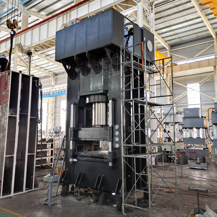 1800噸框(kuang)架式(shi)油壓(ya)機