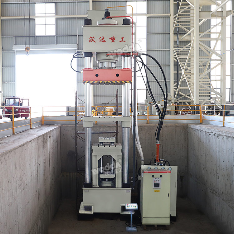 四梁(liang)四柱液(ye)壓機 四(si)梁四柱(zhu)液壓機(ji)