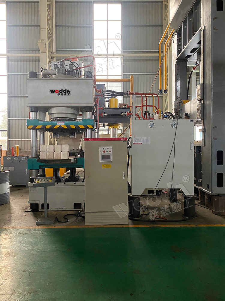 630噸(dun)牛羊(yang)舔磚(zhuan)機