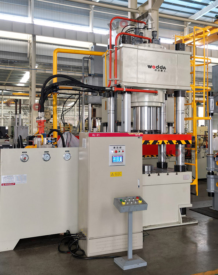 伺服800噸(dun)三梁四(si)柱液壓(ya)機