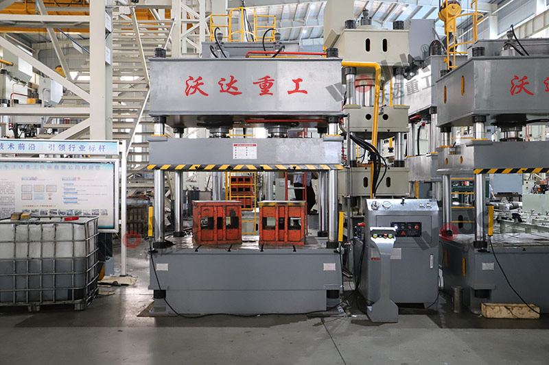 200噸四(si)柱液壓(ya)機