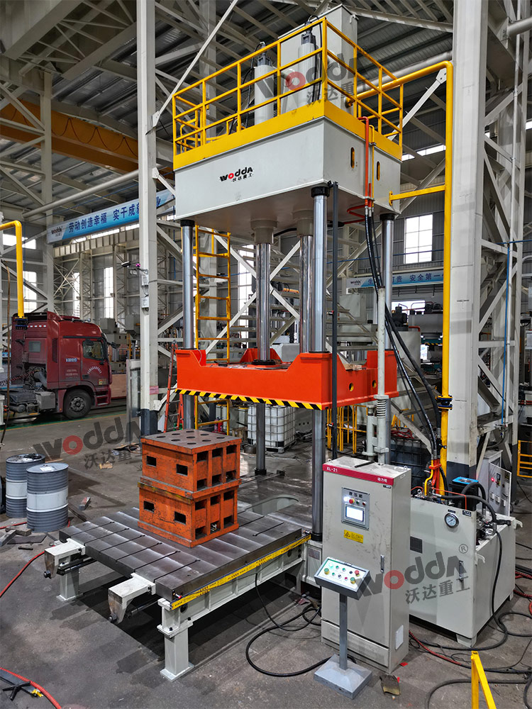 200噸四(si)柱液壓機(ji)