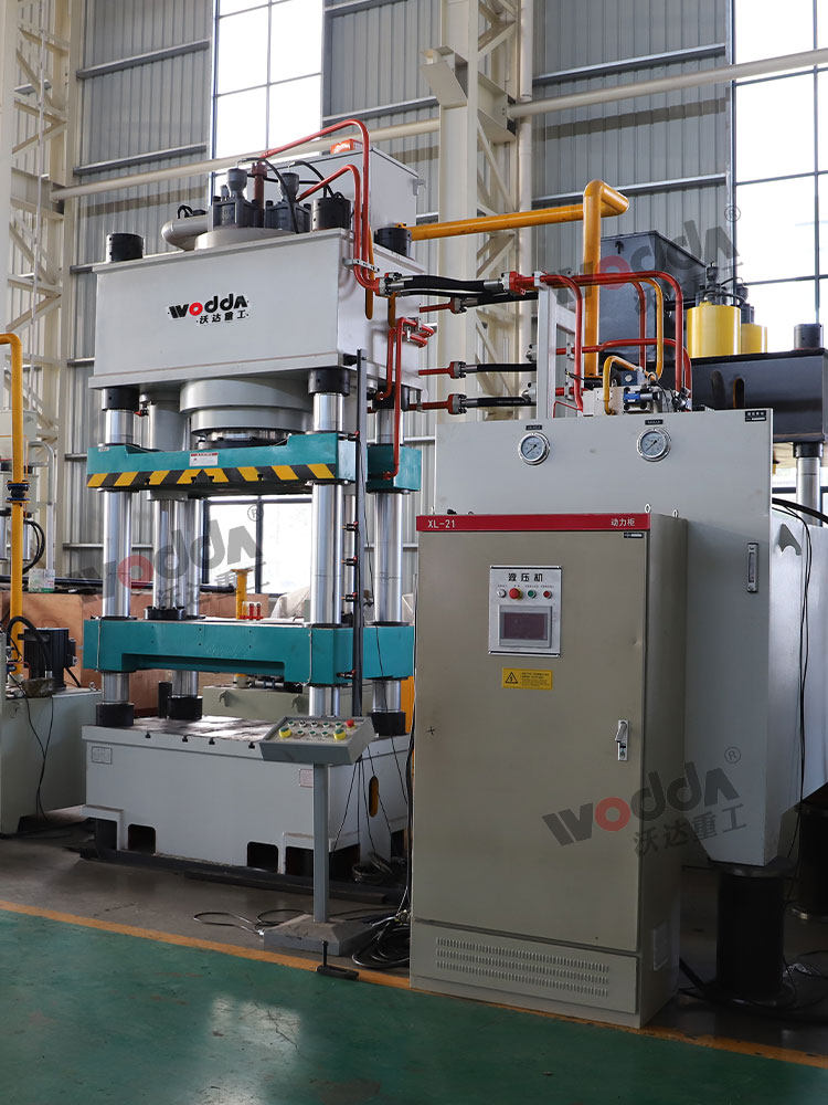 630噸(dun)全自(zi)動鹽(yan)磚機(ji)