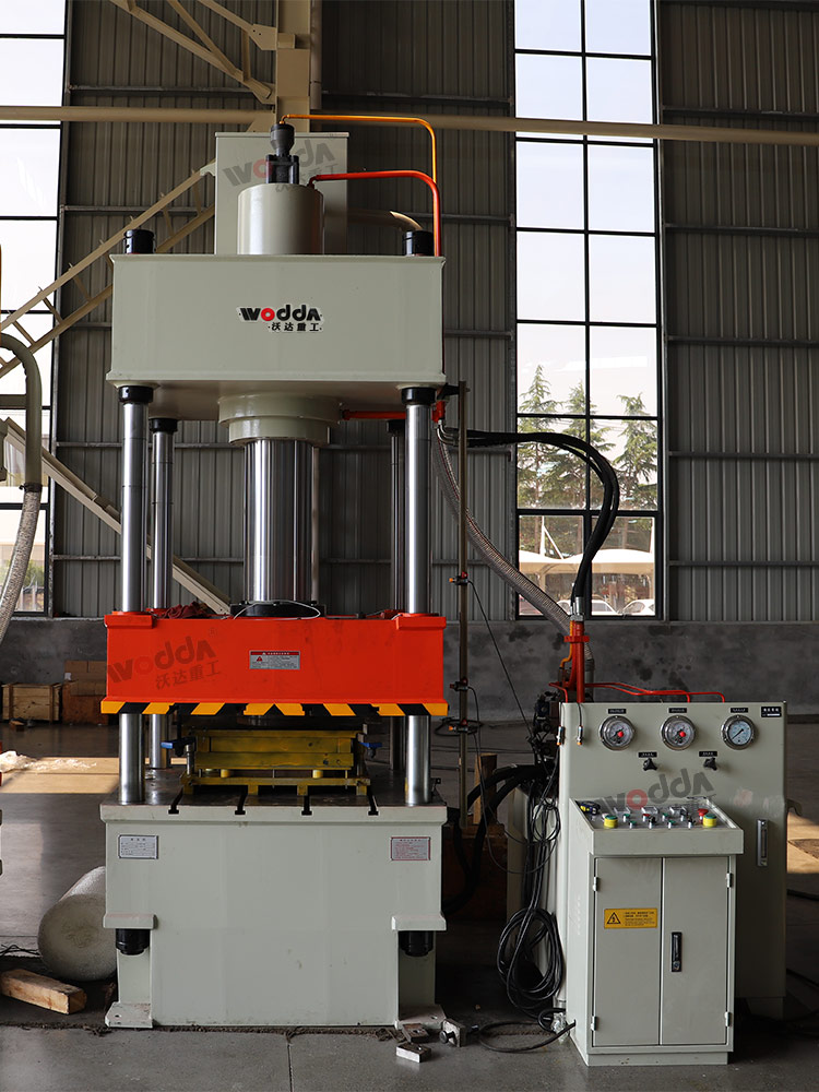 200噸四柱(zhu)液壓機