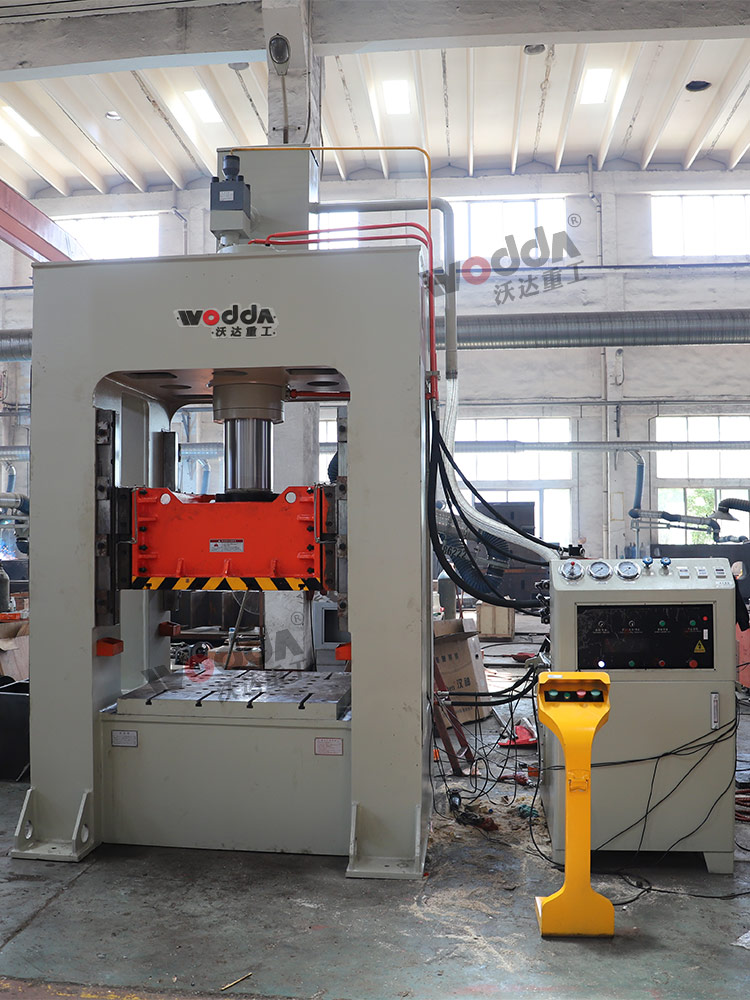 200噸框(kuang)架式拉(la)伸液壓(ya)機