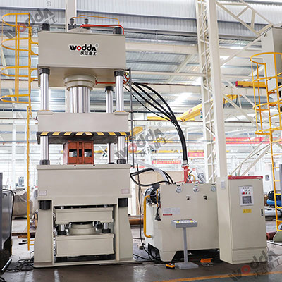 500噸四(si)柱拉伸(shen)液壓機(ji)