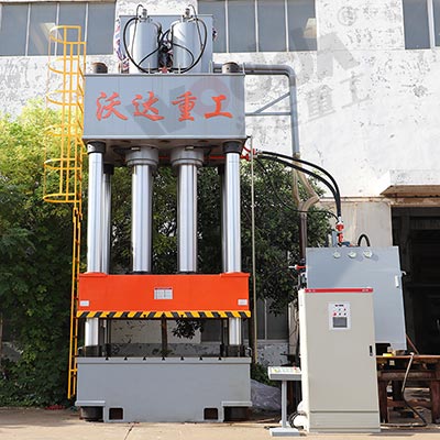 1500噸液壓(ya)機_1500噸三梁(liang)四柱液壓(ya)機