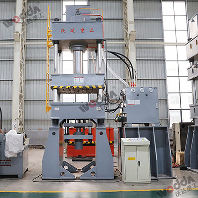 315噸(dun)四柱拉(la)伸液壓(ya)機