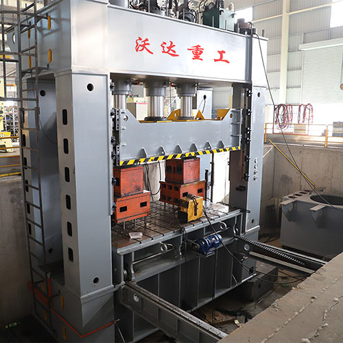 630噸框(kuang)架式(shi)液壓(ya)機