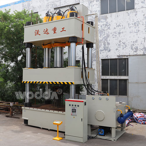 1800T三梁(liang)四柱(zhu)液壓(ya)機