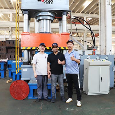 玻璃(li)鋼複合樹(shu)脂井蓋熱(re)壓成型液(ye)壓機