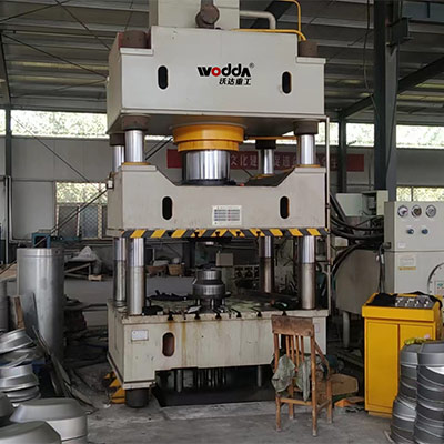 500噸不鏽(xiu)鋼封頭拉(la)伸液壓機(ji)